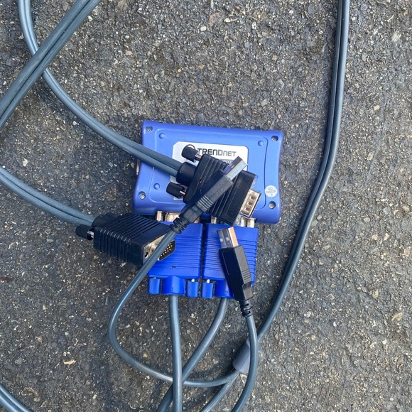 TRENDnet 2-Port USB KVM Switch Kit with Audio, (2) USB KVM Cables, (2) USB - Picture 8 of 15